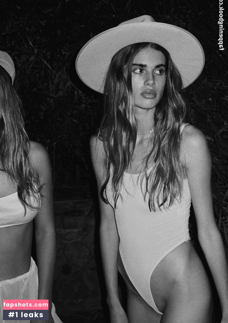 Zoe Mantzakanis gallery photo #8