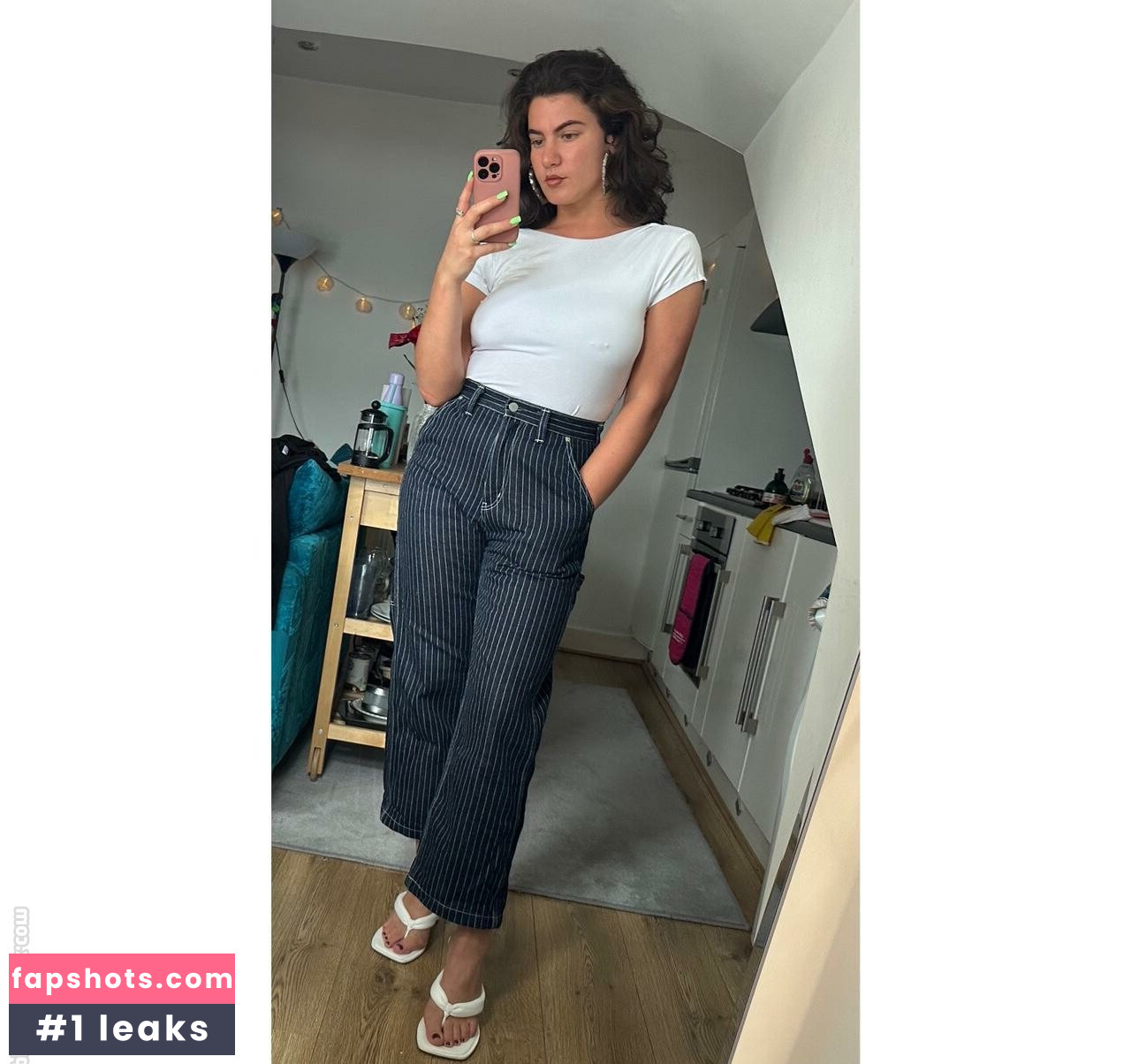 Zoe Myers nude babe gallery