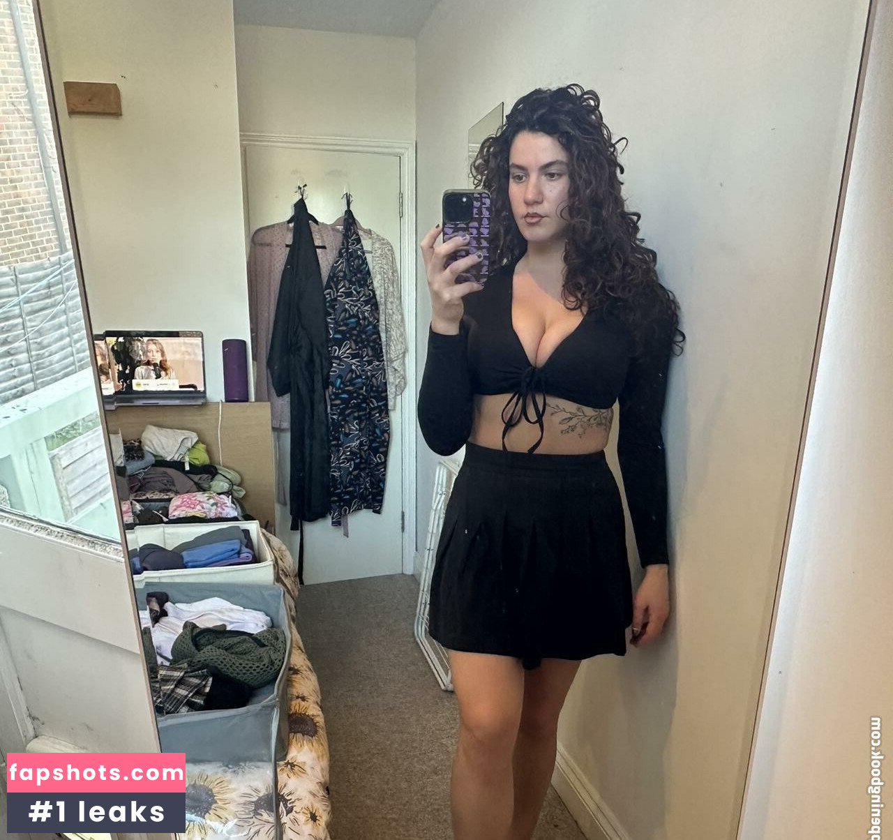 Zoe Myers gallery photo #24