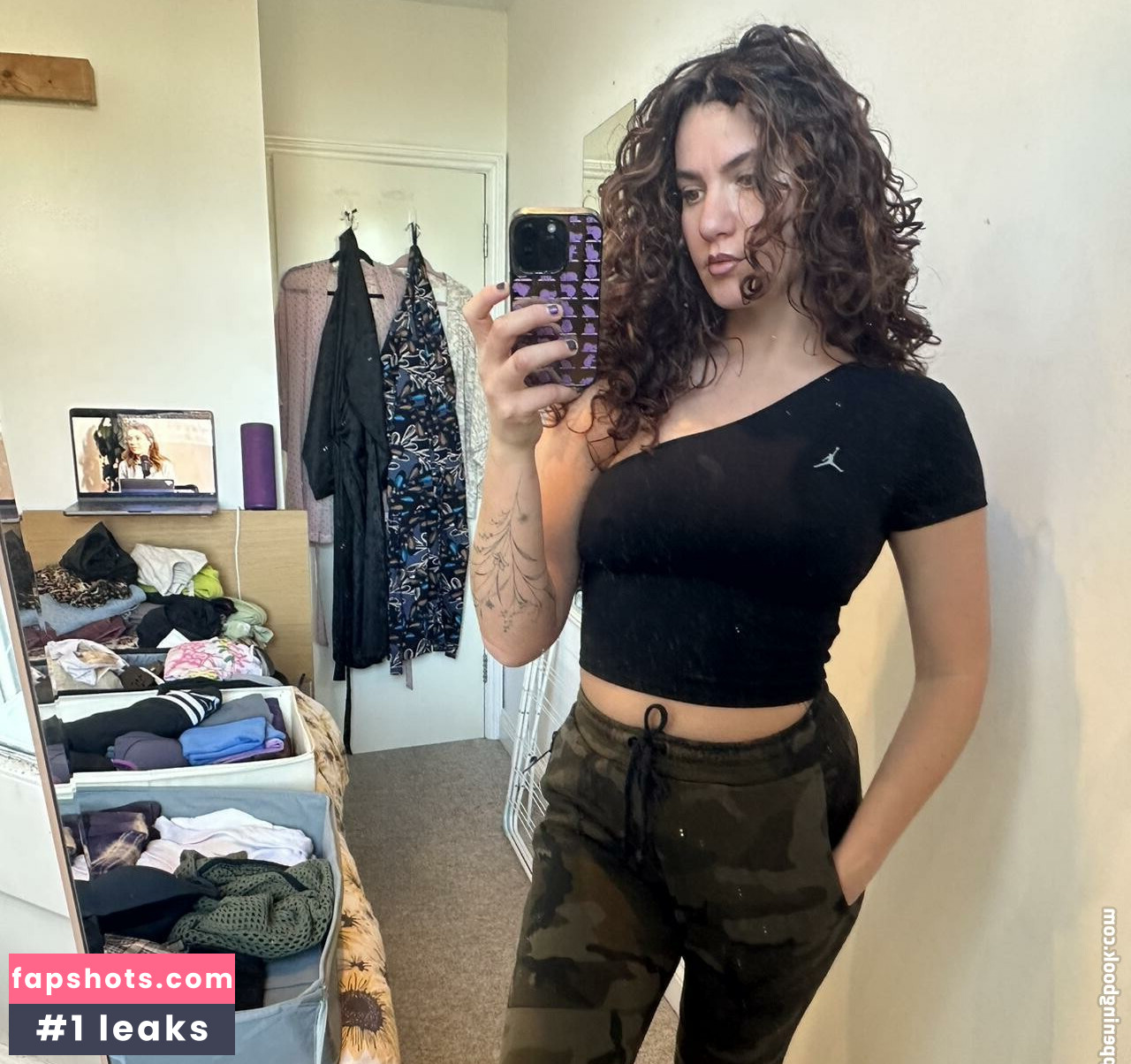 Zoe Myers gallery photo #7