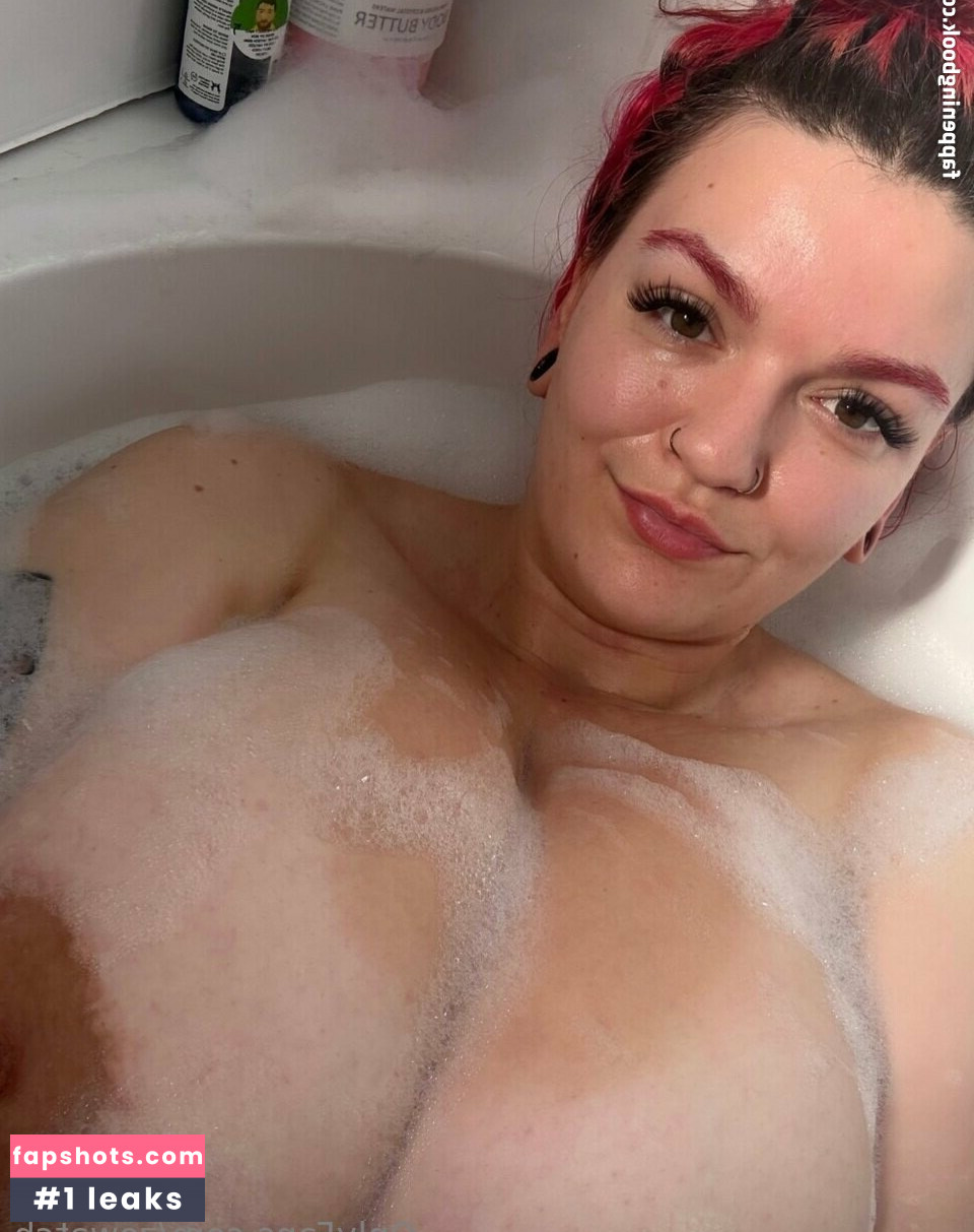 Zoe O'Neill gallery photo #2