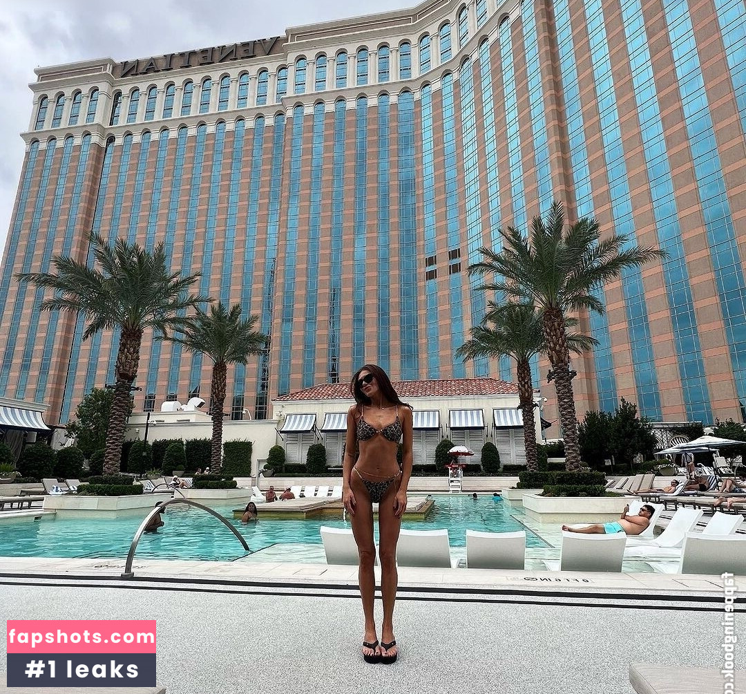 Zoe Roe gallery photo #21