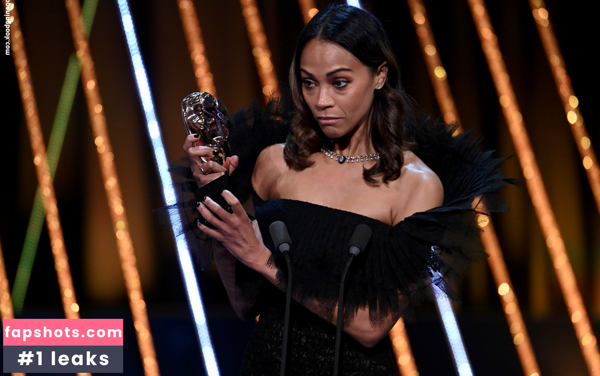 Zoe Saldana gallery photo #11