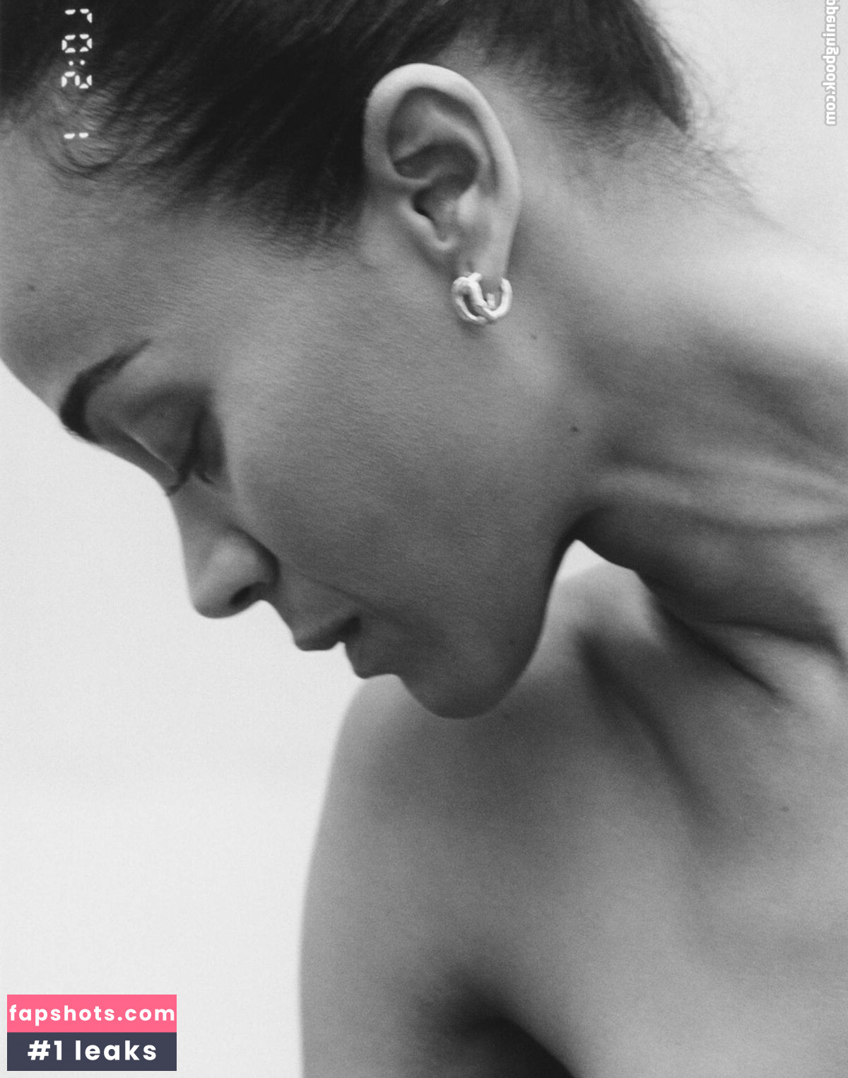 Zoe Saldana gallery photo #108