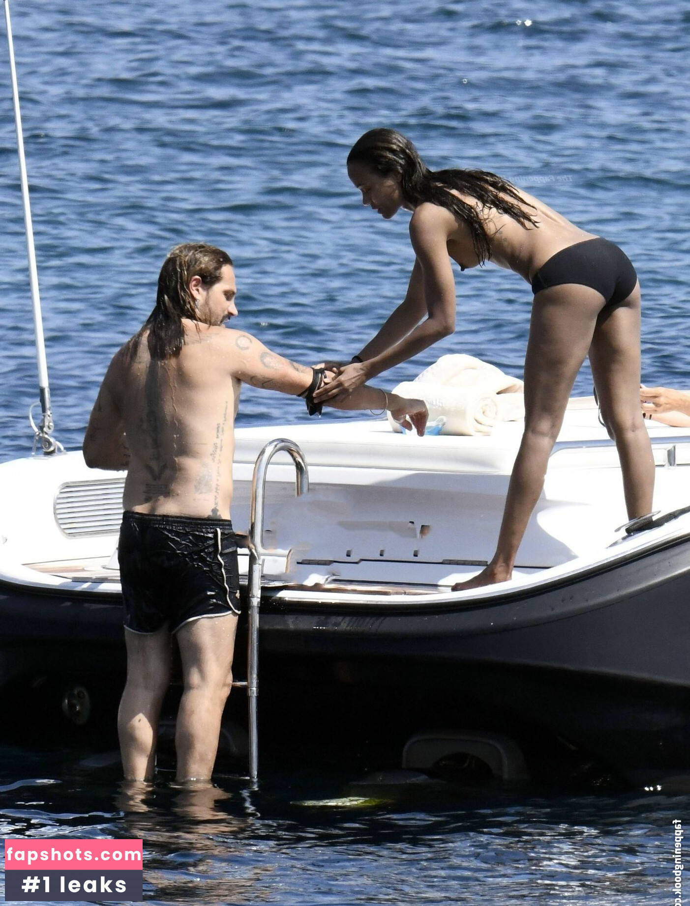 Zoe Saldana gallery photo #153