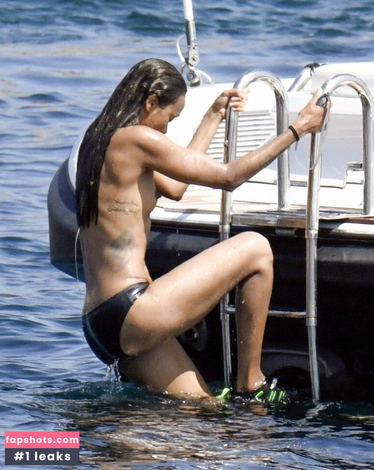 Zoe Saldana gallery photo #180