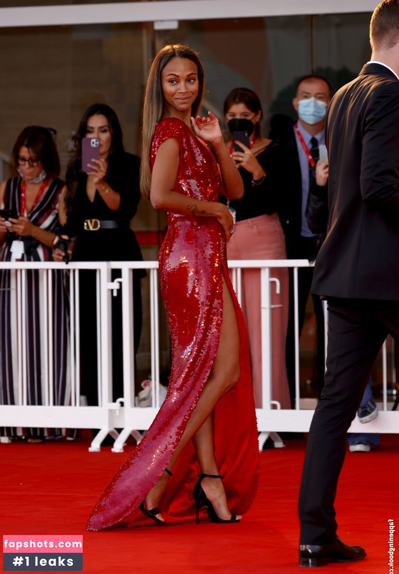 Zoe Saldana gallery photo #210