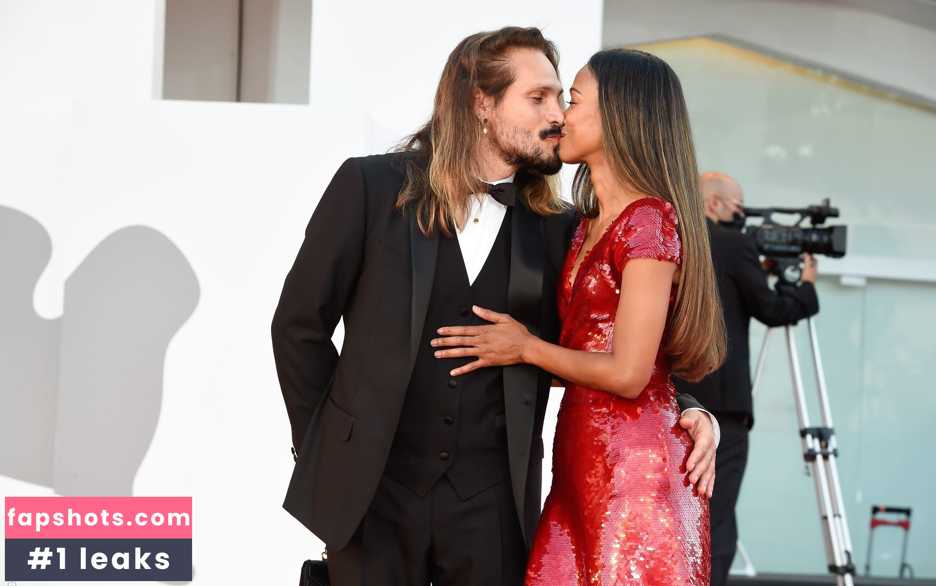 Zoe Saldana gallery photo #226