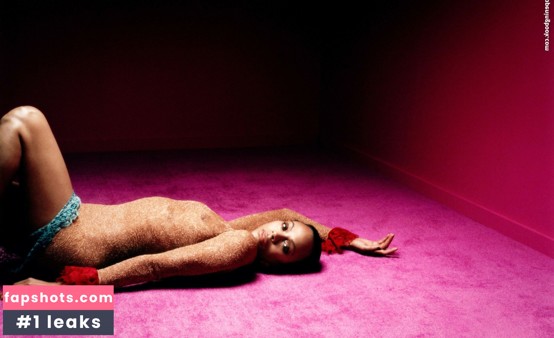 Zoe Saldana gallery photo #25