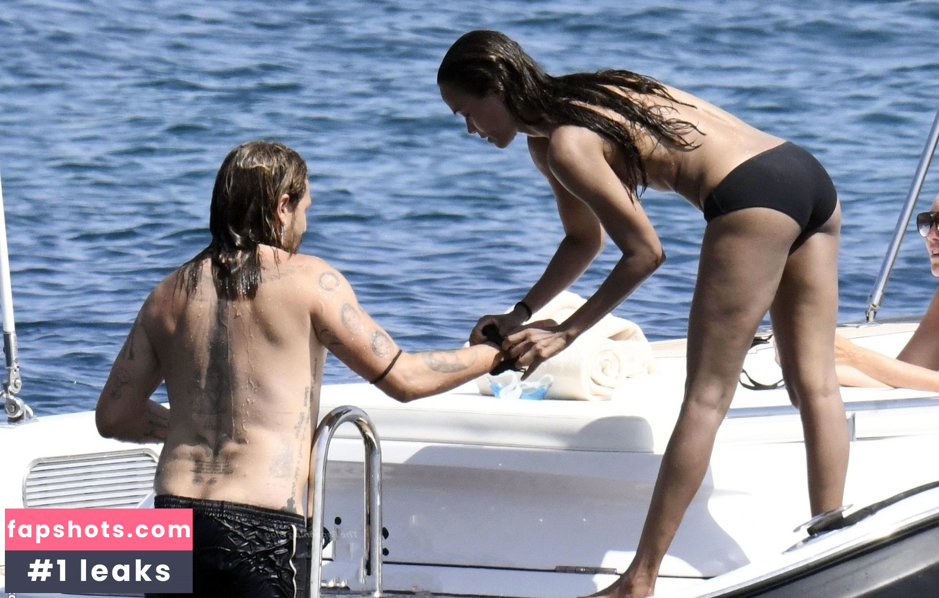 Zoe Saldana gallery photo #255