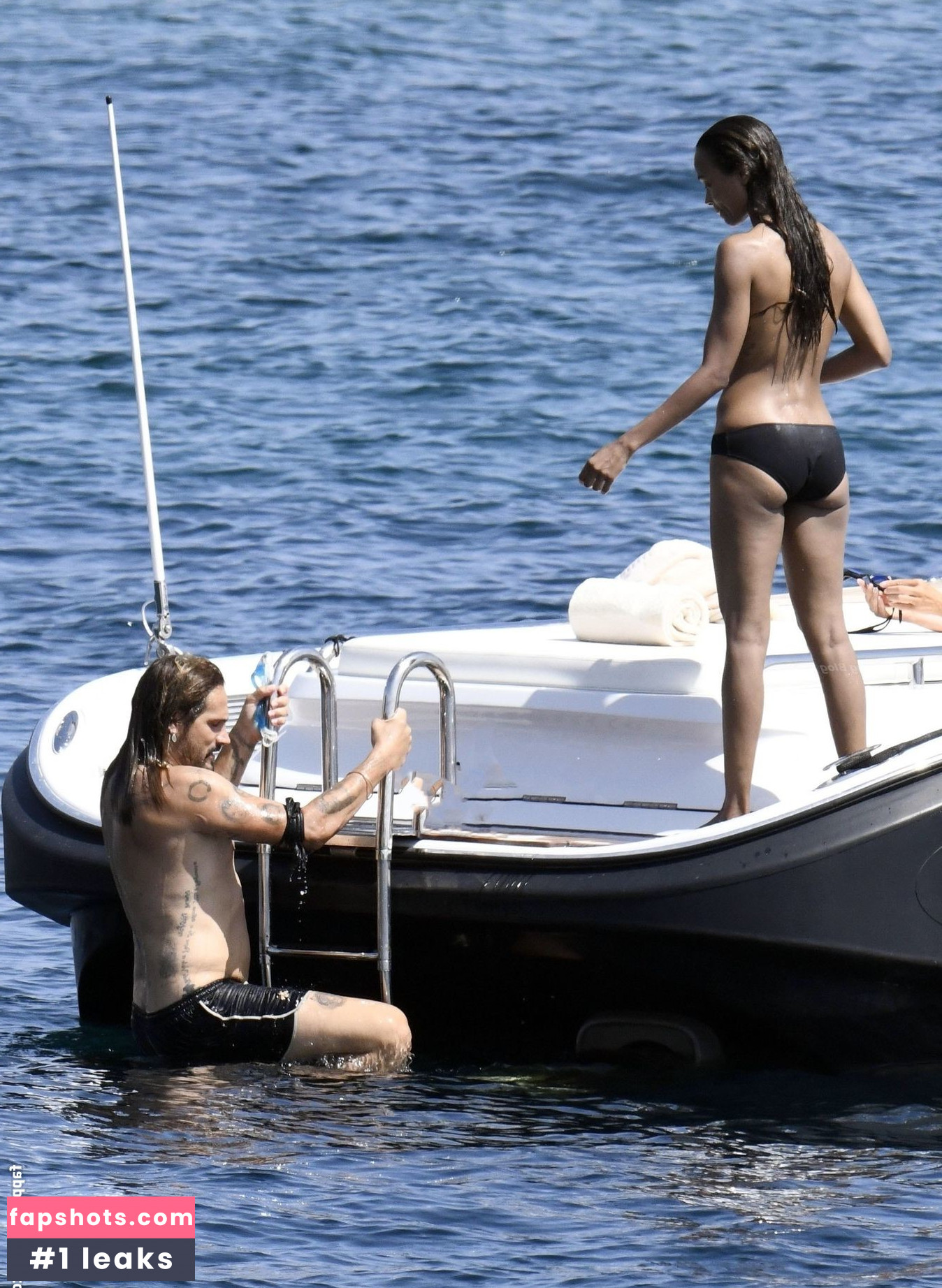 Zoe Saldana gallery photo #256