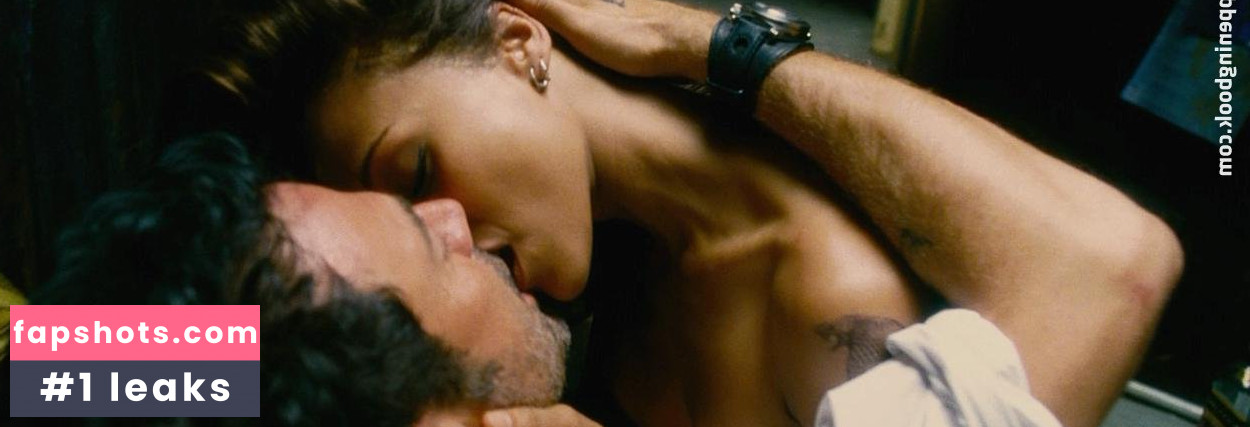 Zoe Saldana gallery photo #319