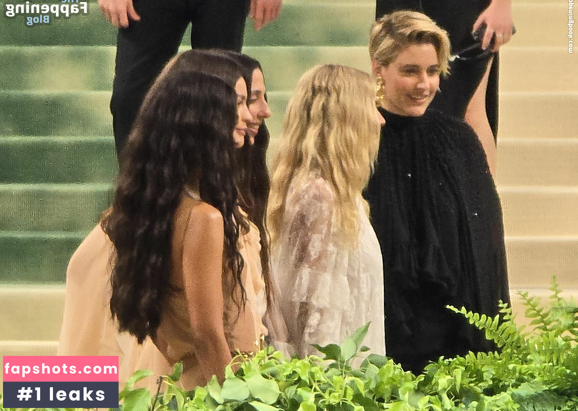 Zoe Saldana gallery photo #96