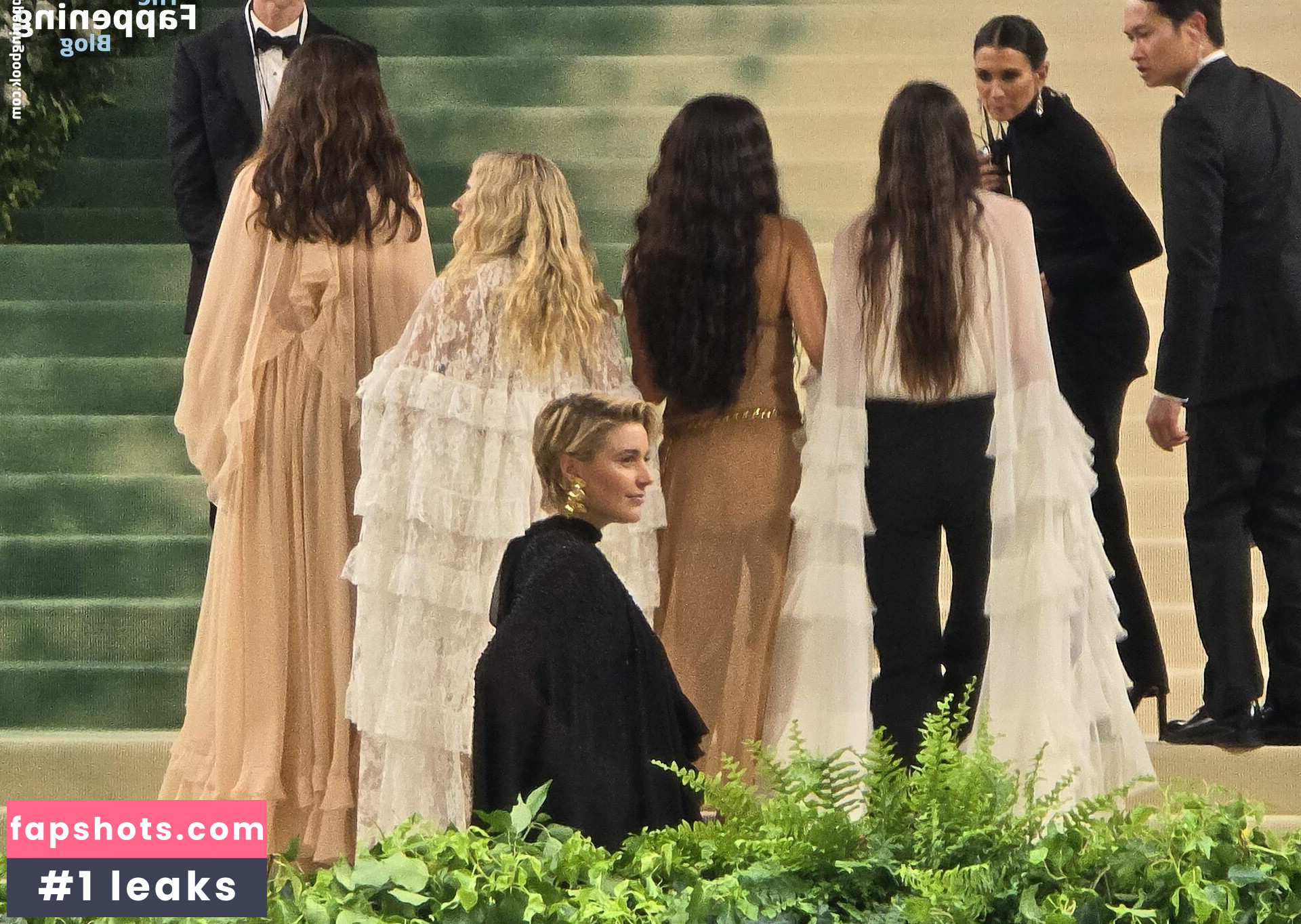 Zoe Saldana gallery photo #98