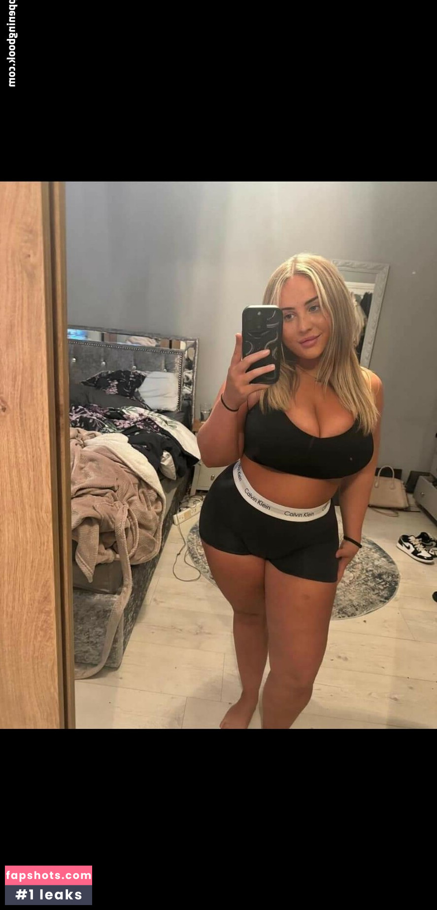 Zoe Sarah gallery photo #2