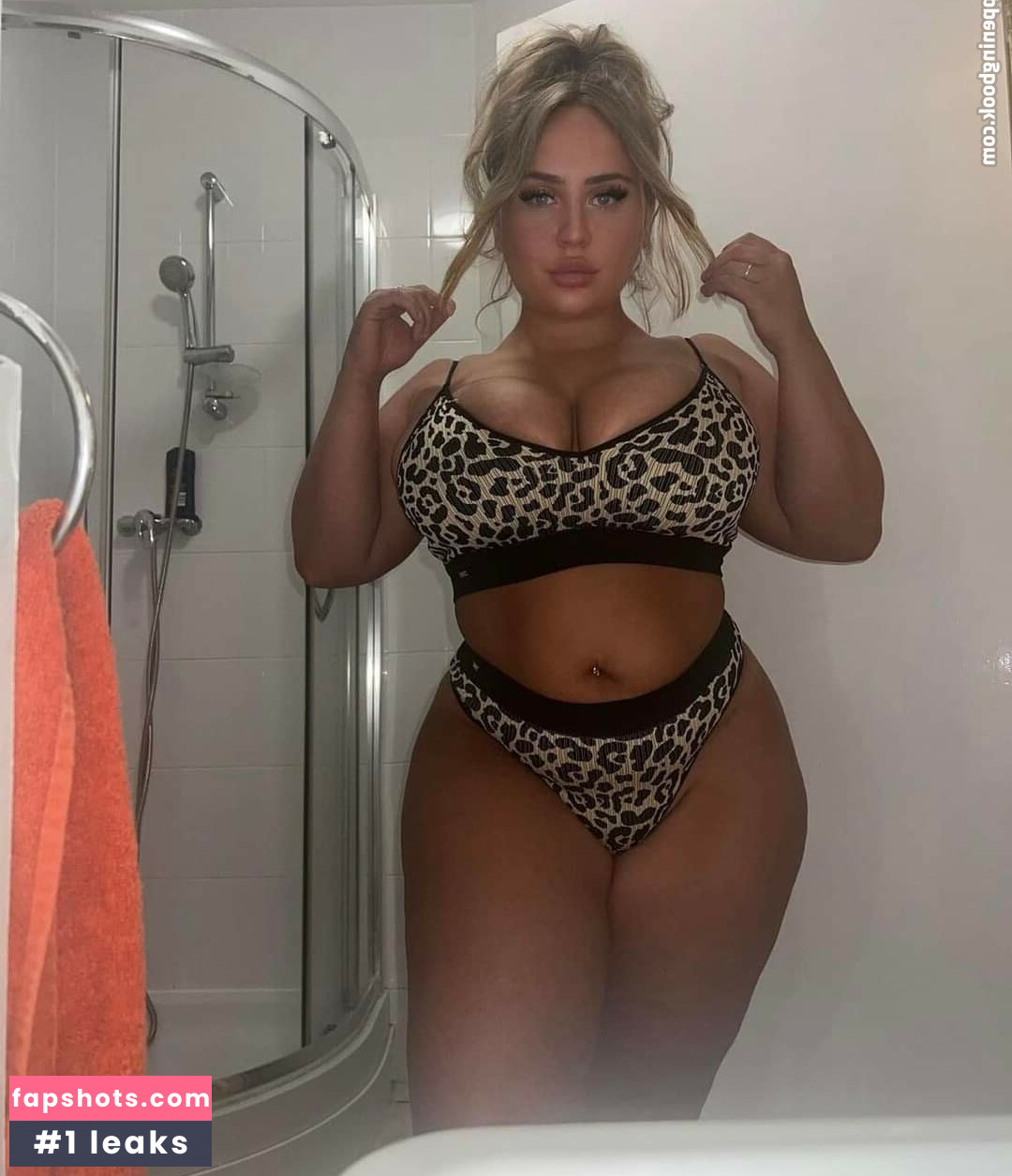 Zoe Sarah gallery photo #16