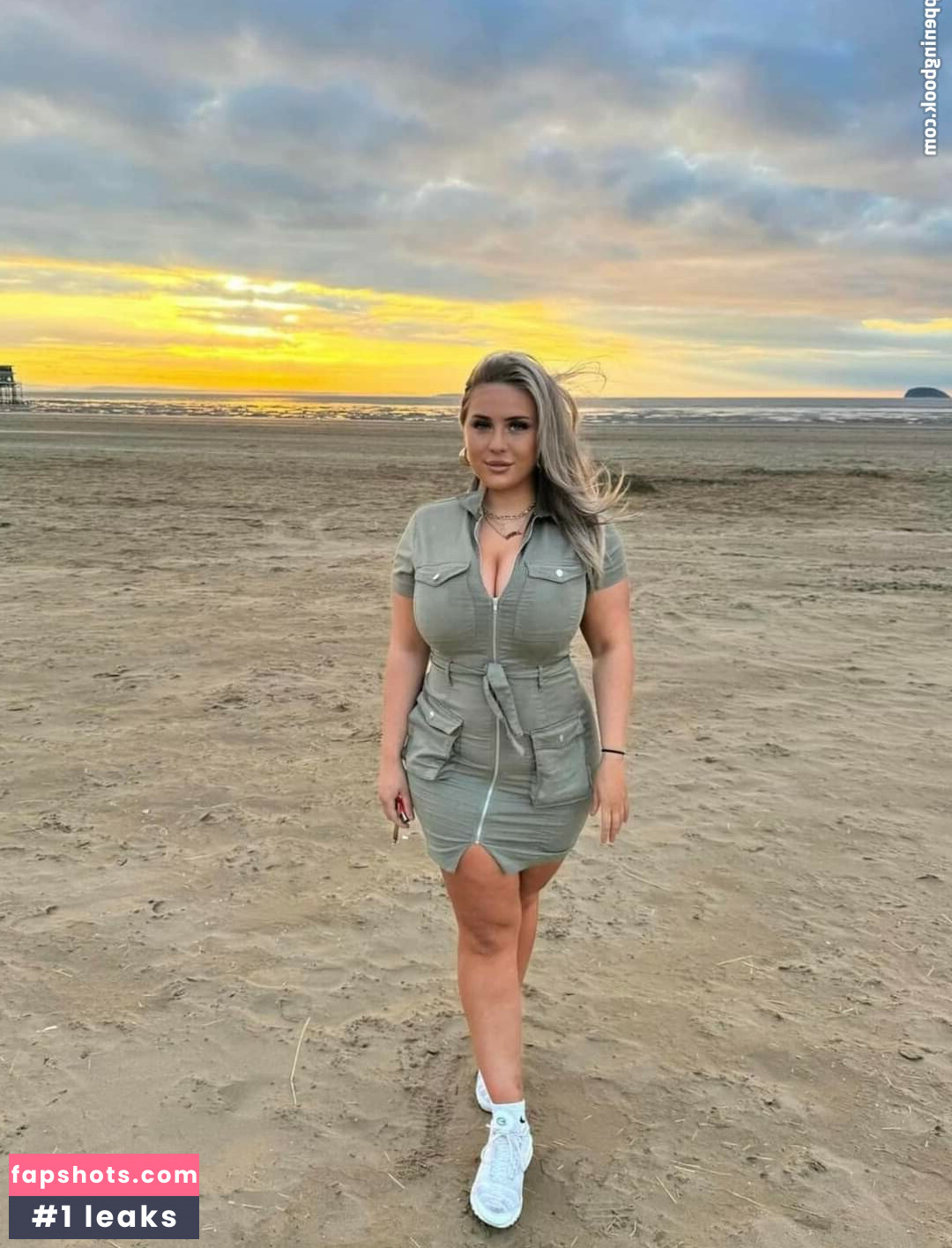 Zoe Sarah gallery photo #18