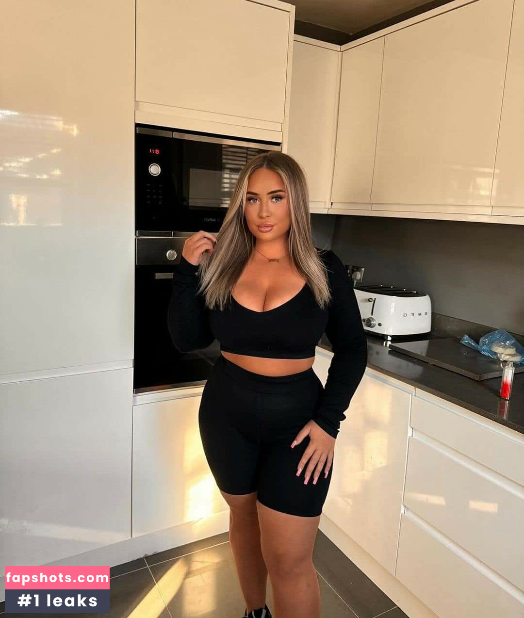 Zoe Sarah gallery photo #10