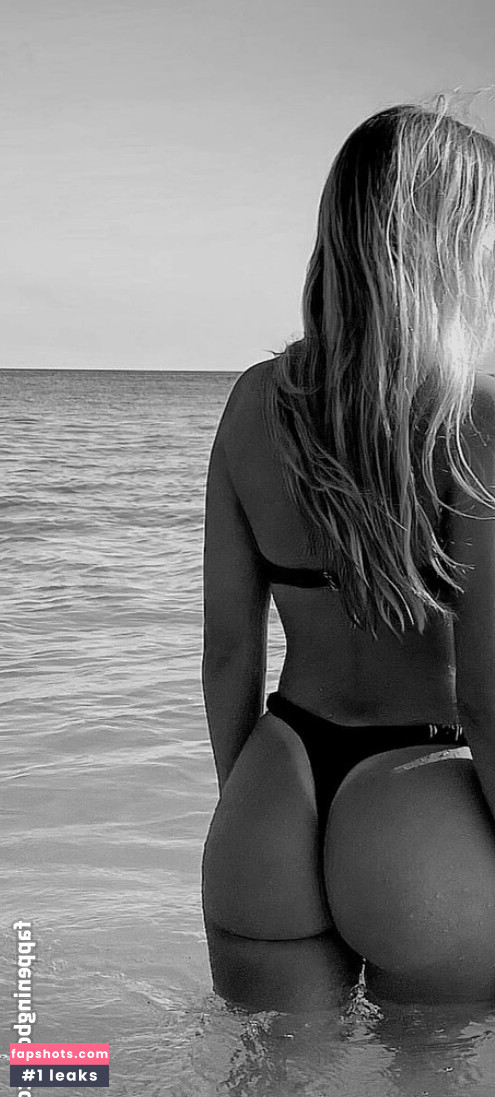 Zoe Schwedler nude babe gallery