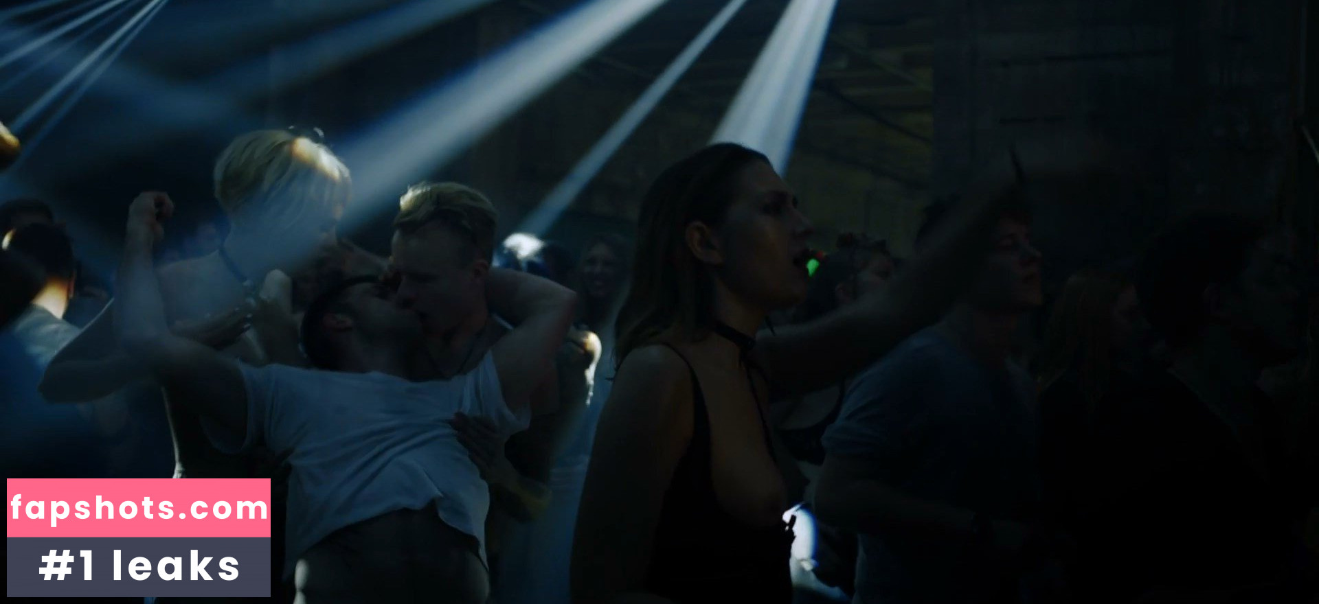 Zoe Steinbrenner gallery photo #4