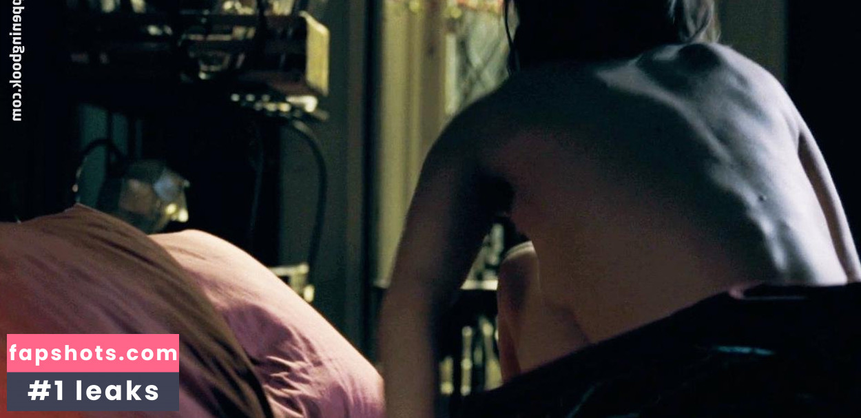 Zoe Tapper gallery photo #12