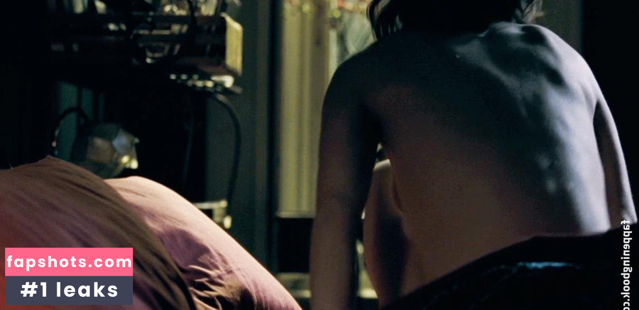 Zoe Tapper gallery photo #16