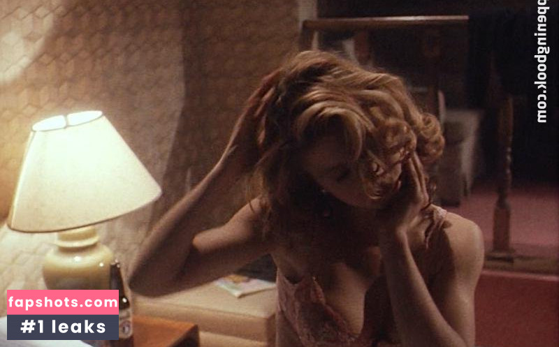 Zoe Trilling nude babe gallery