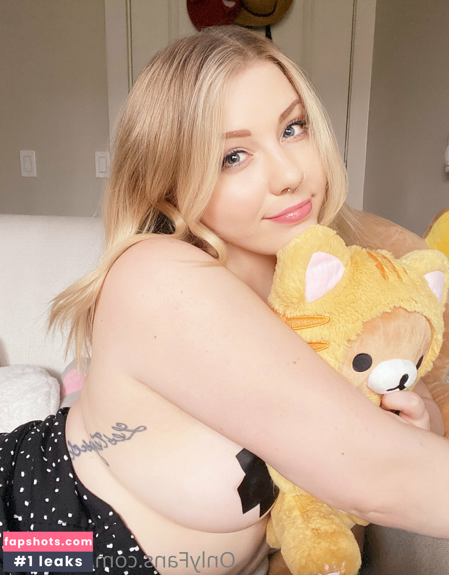 ZoeCatfu gallery photo #11