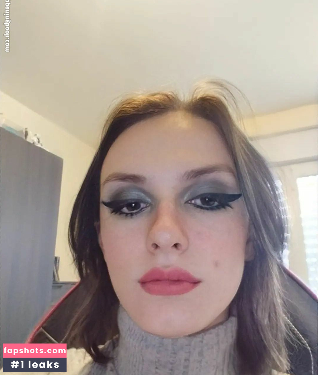 Zoepcbh nude babe gallery