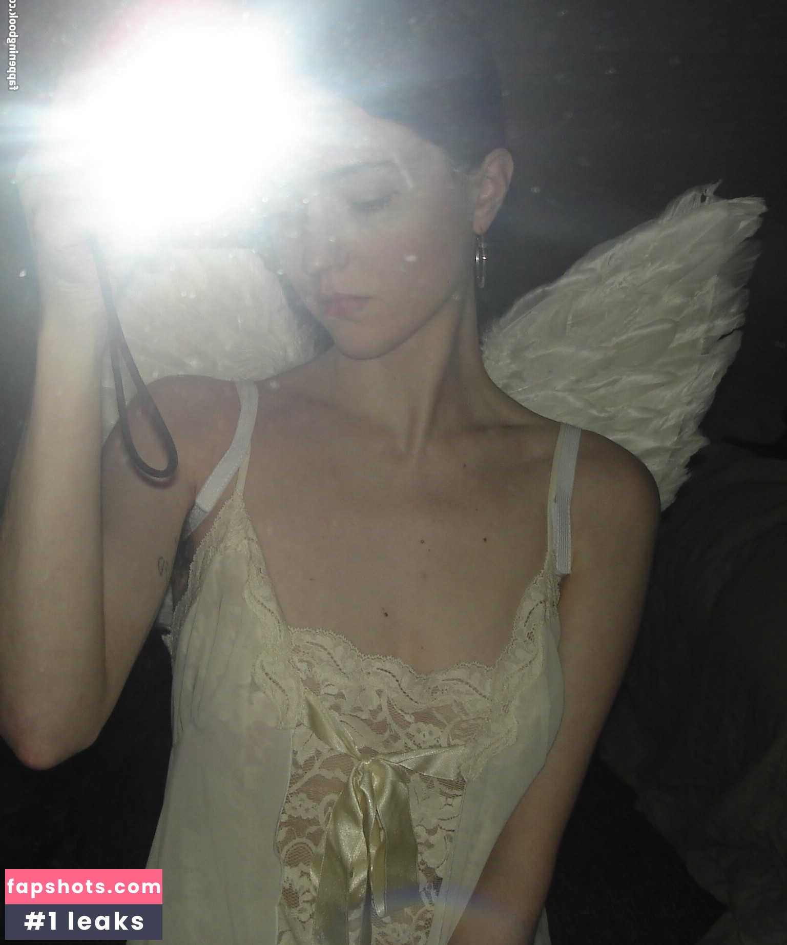 zoeplzshutup gallery photo #2