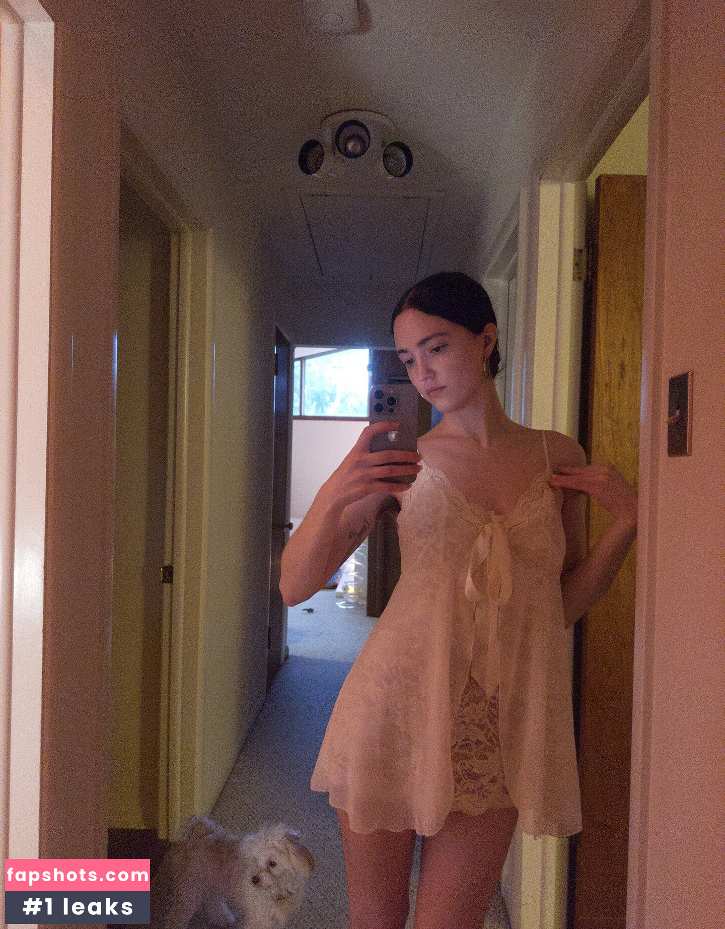 zoeplzshutup nude babe gallery