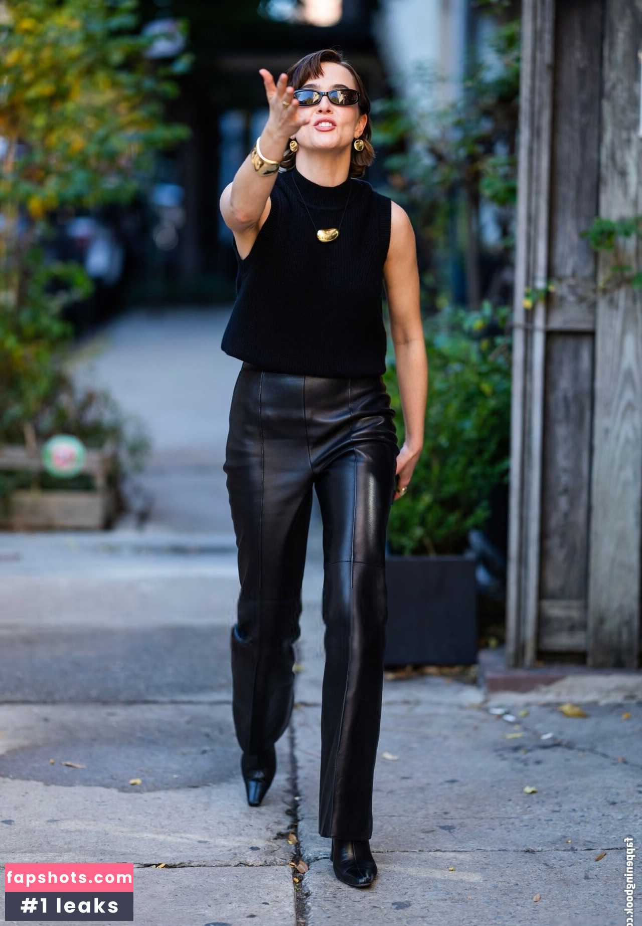 Zoey Deutch gallery photo #142