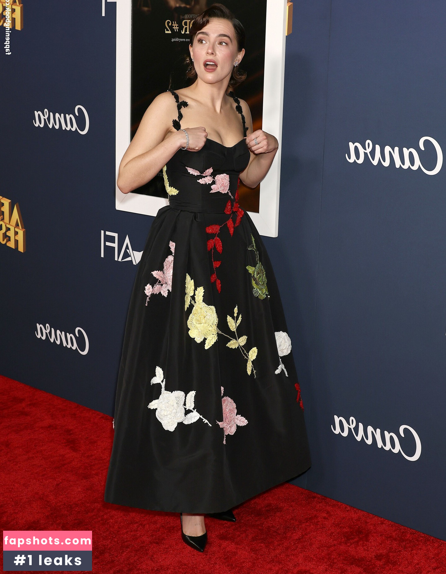 Zoey Deutch gallery photo #148