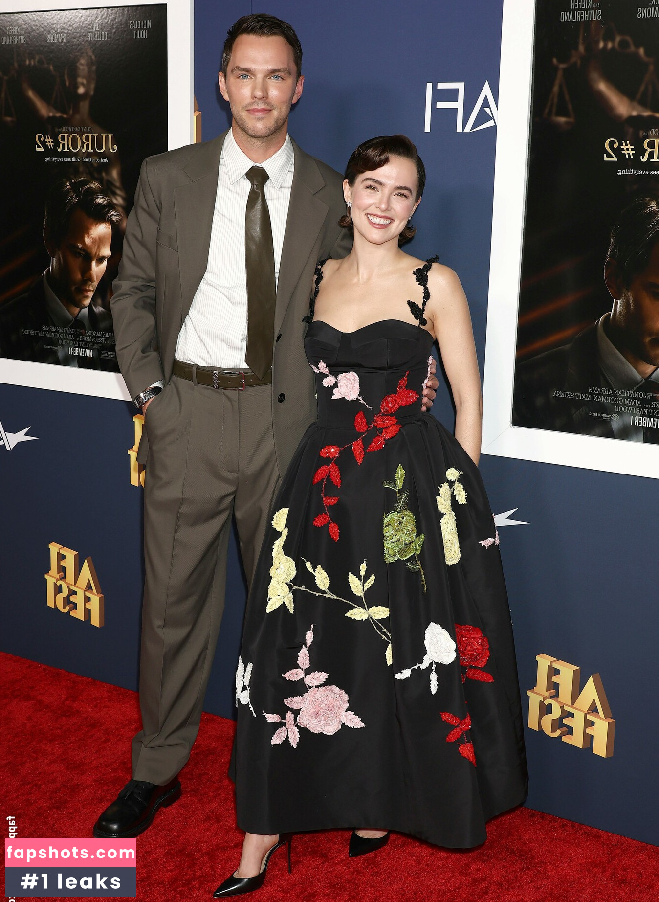 Zoey Deutch gallery photo #152