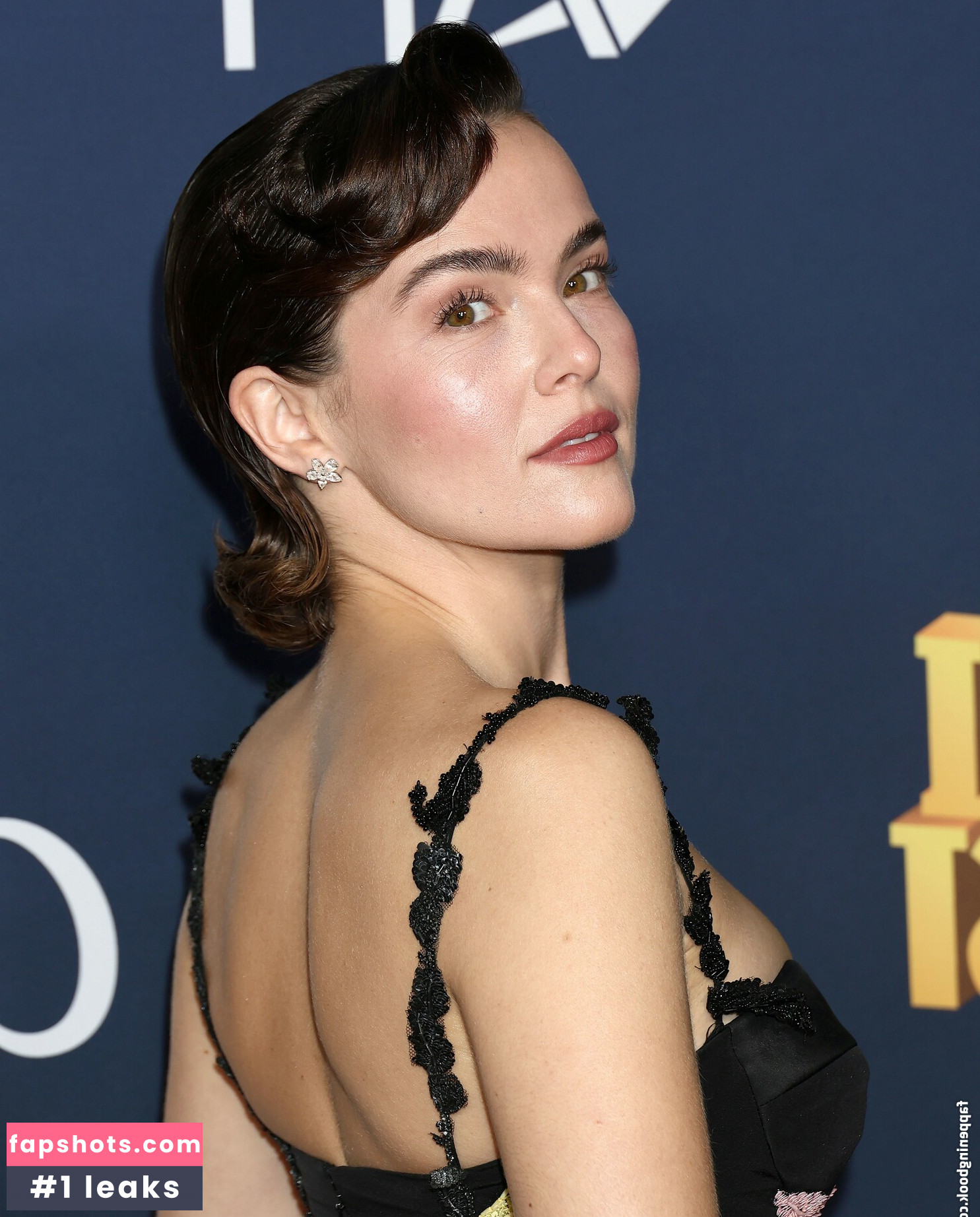 Zoey Deutch gallery photo #156