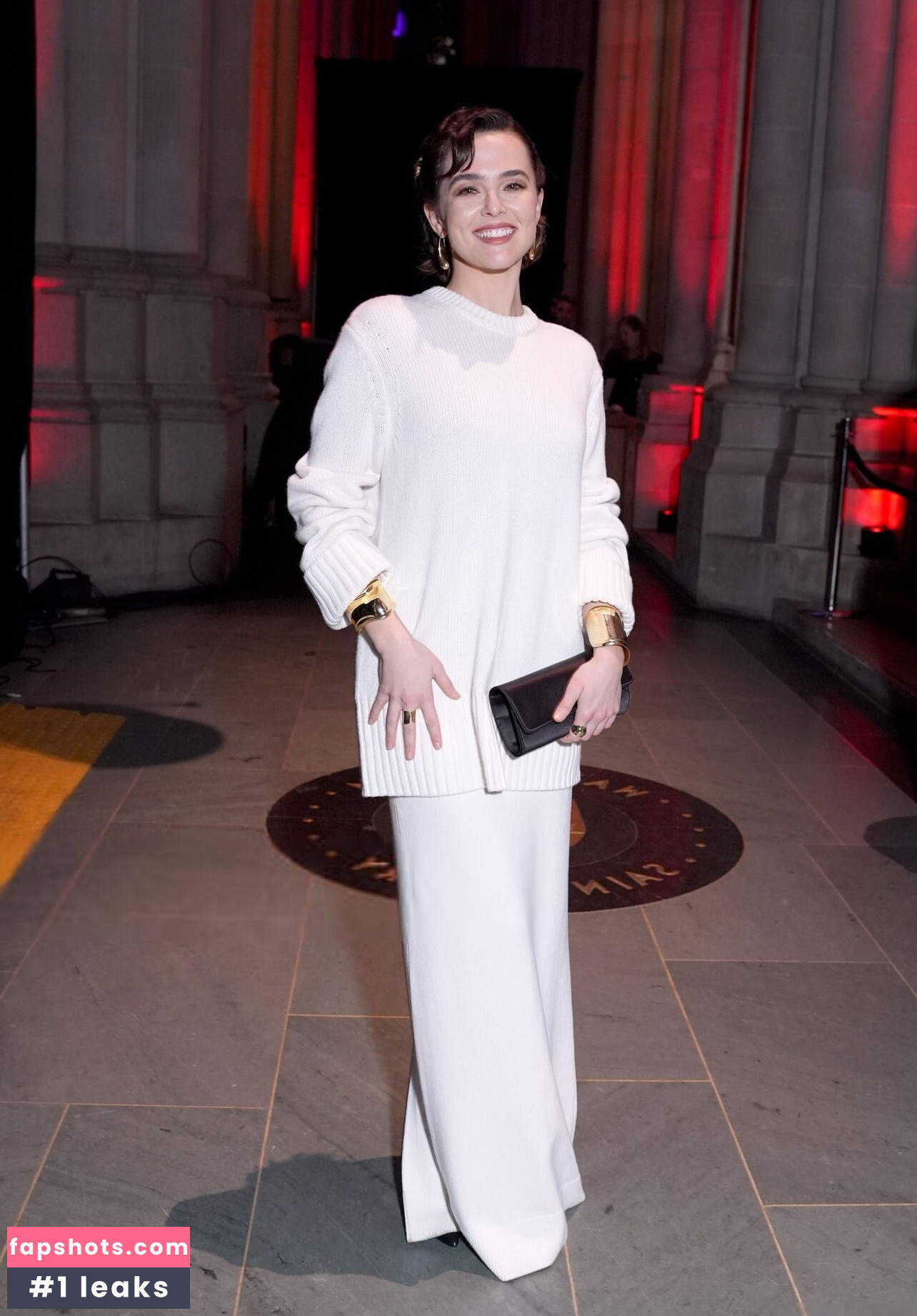 Zoey Deutch gallery photo #159