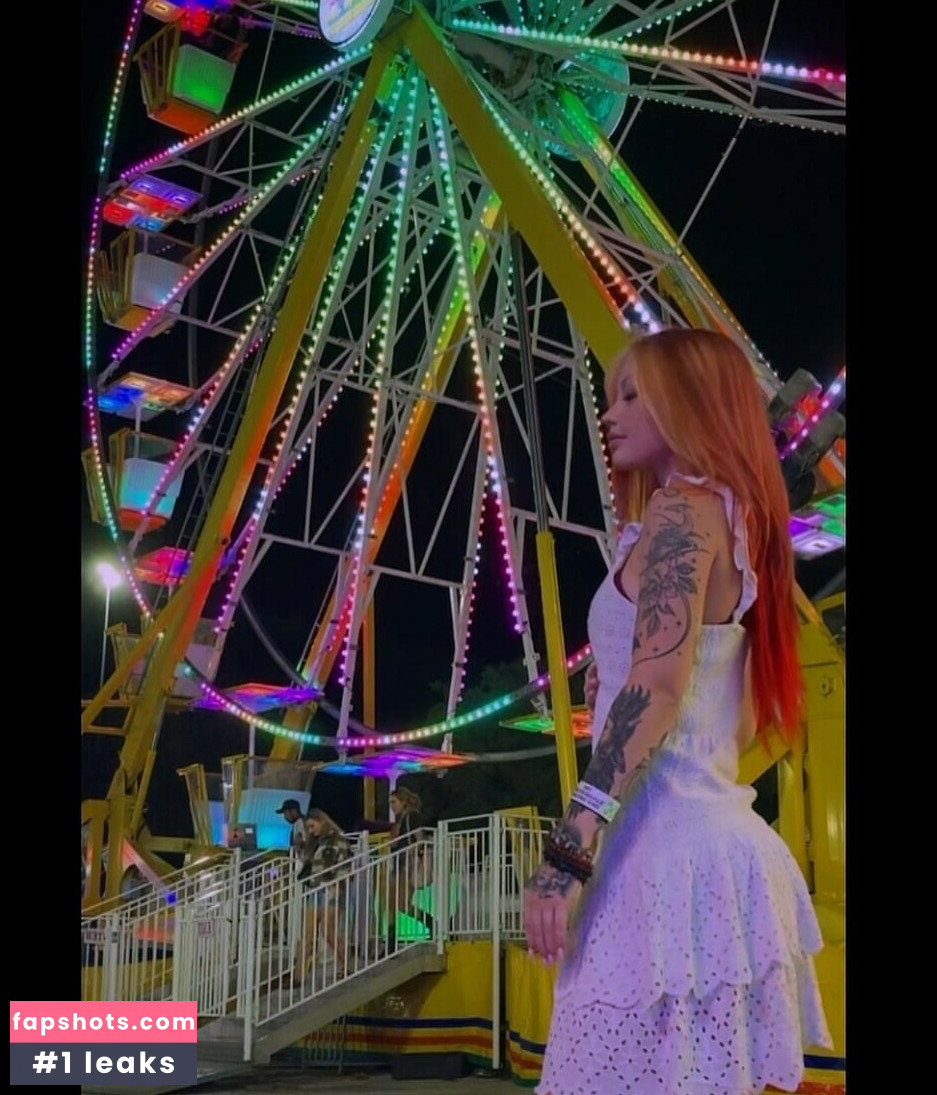 zoeycyberr nude babe gallery