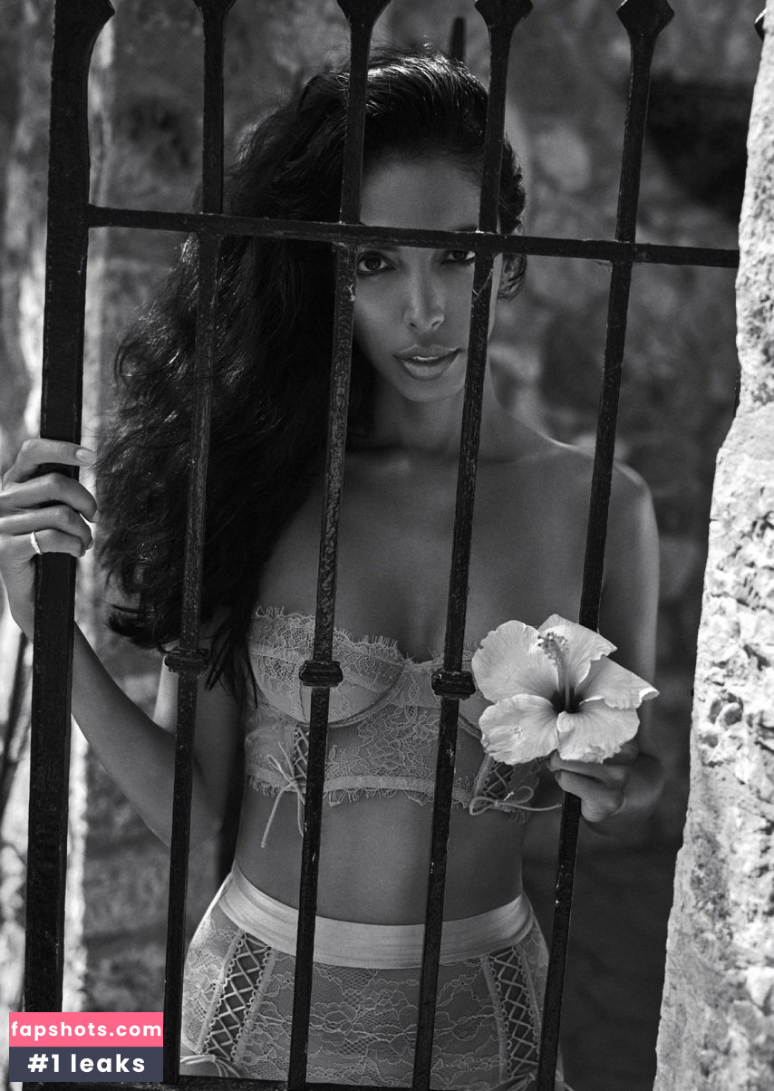 Zohre Esmaeli gallery photo #11