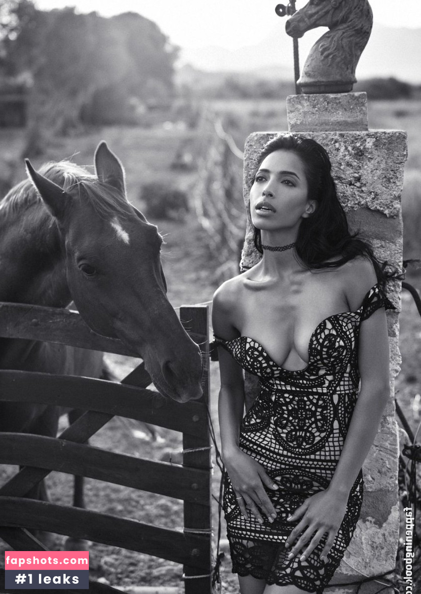 Zohre Esmaeli gallery photo #12