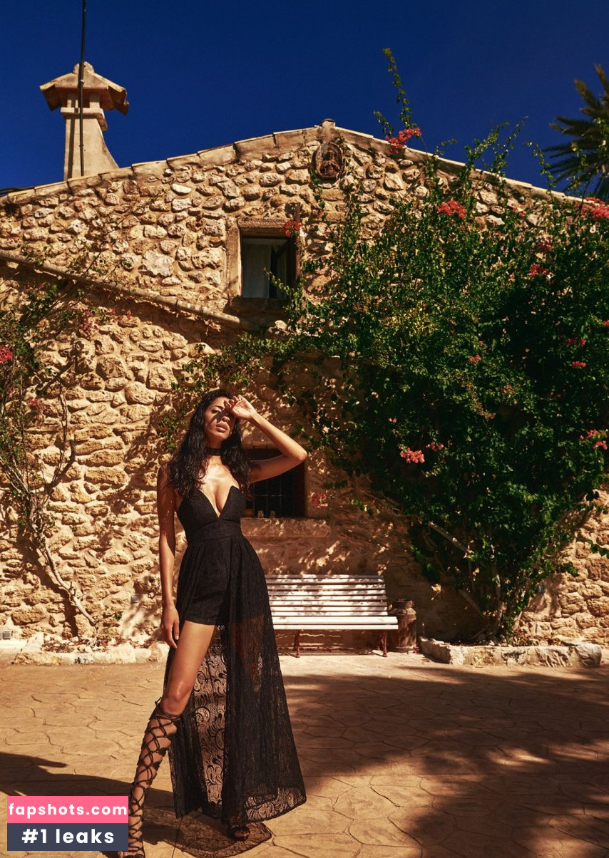 Zohre Esmaeli gallery photo #6