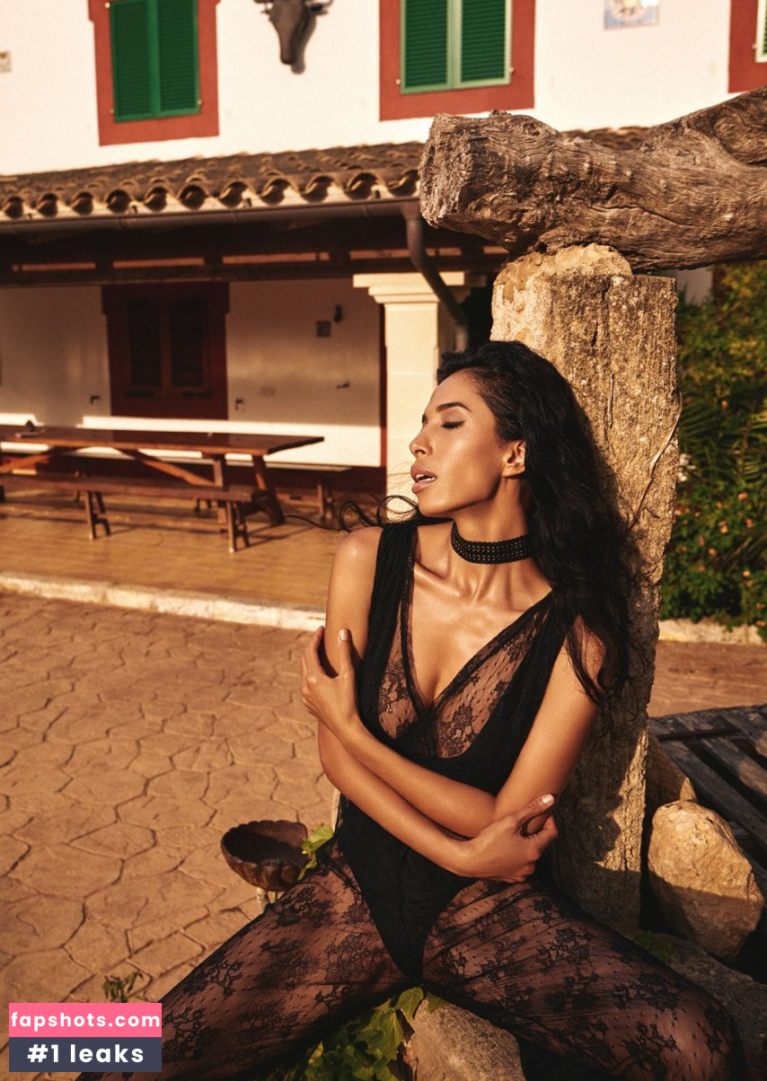 Zohre Esmaeli gallery photo #9