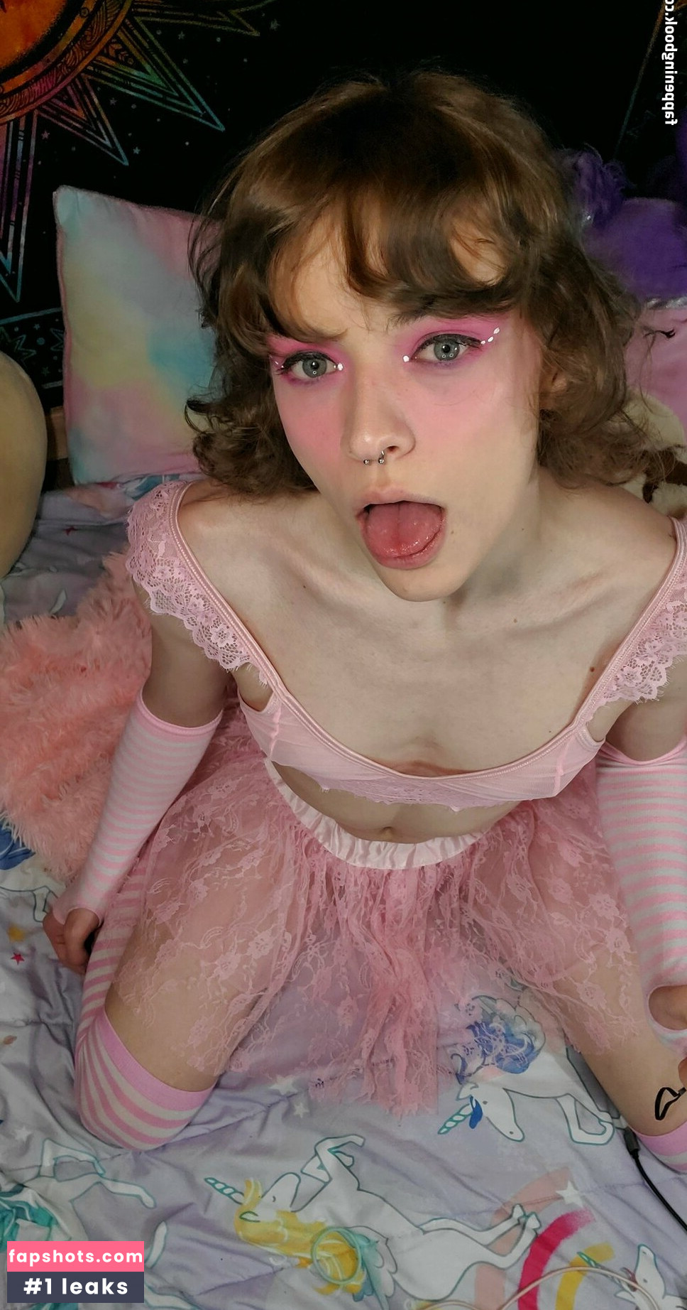 zoie_white gallery photo #15