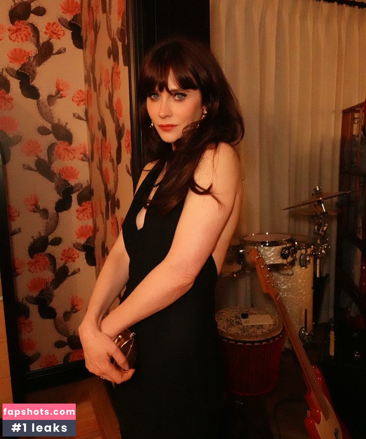 Zooey Deschanel gallery photo #16