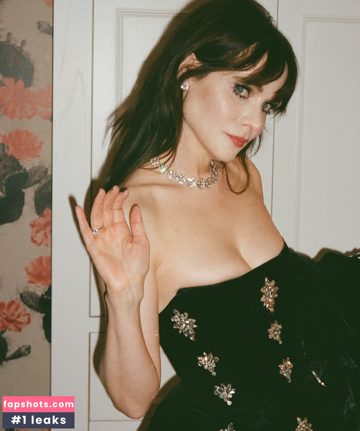 Zooey Deschanel gallery photo #23