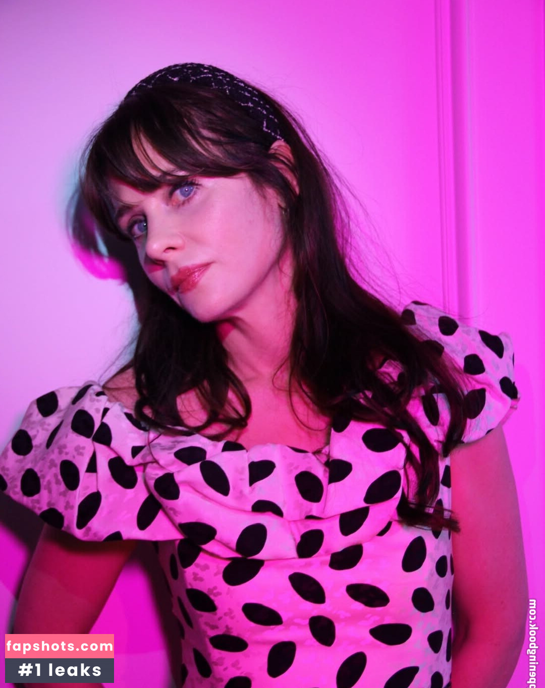 Zooey Deschanel gallery photo #4