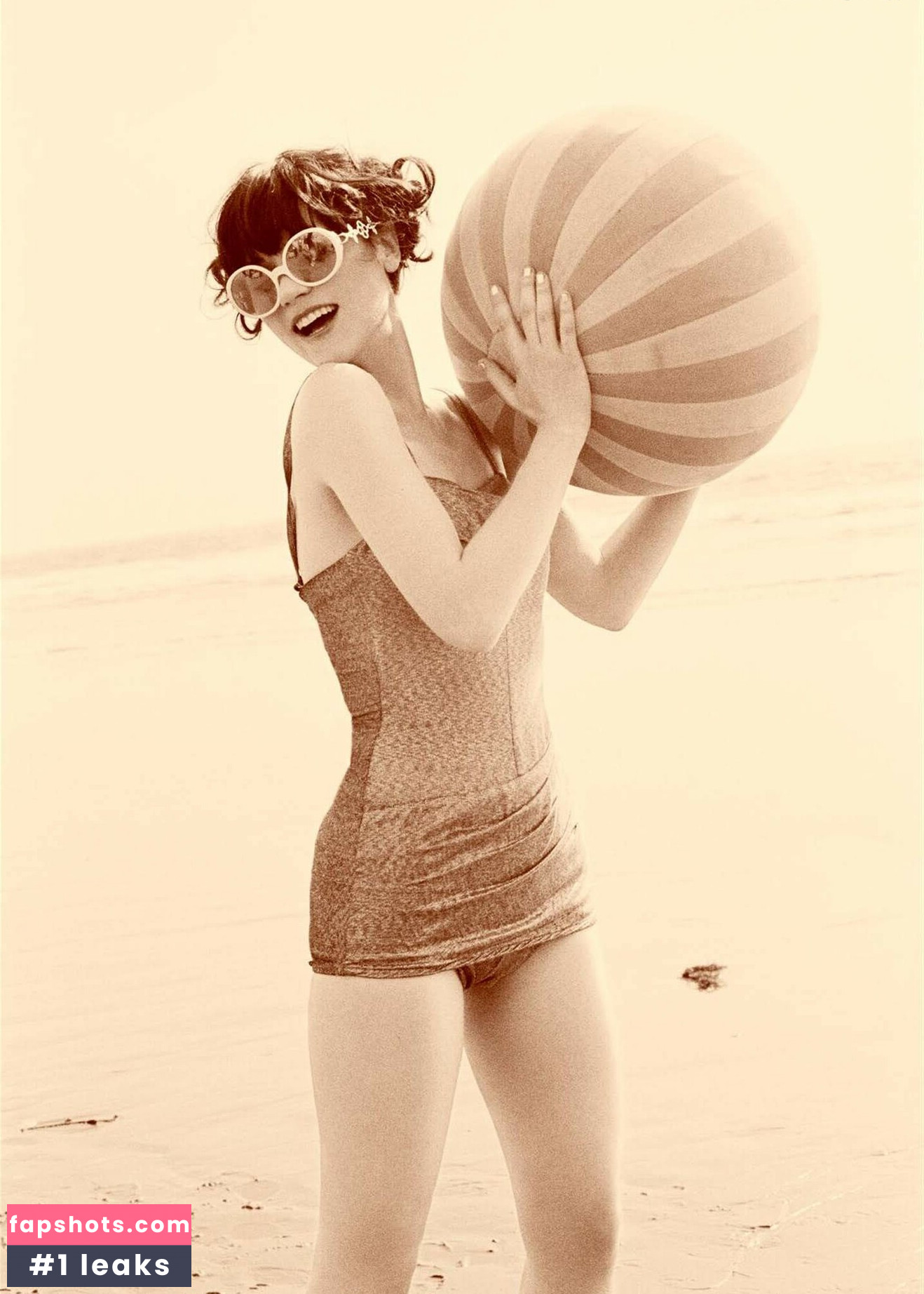 Zooey Deschanel gallery photo #37