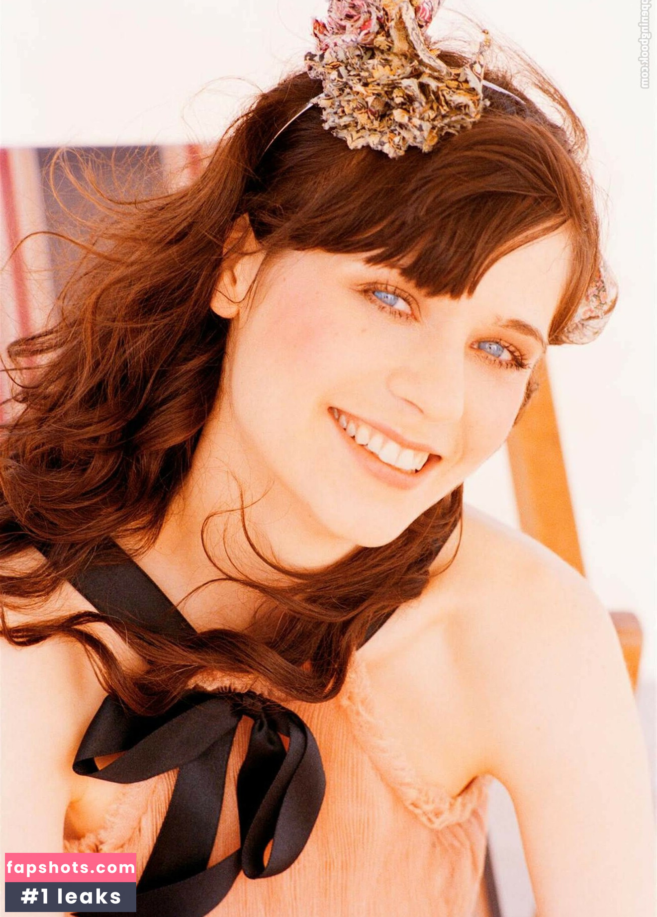 Zooey Deschanel gallery photo #39