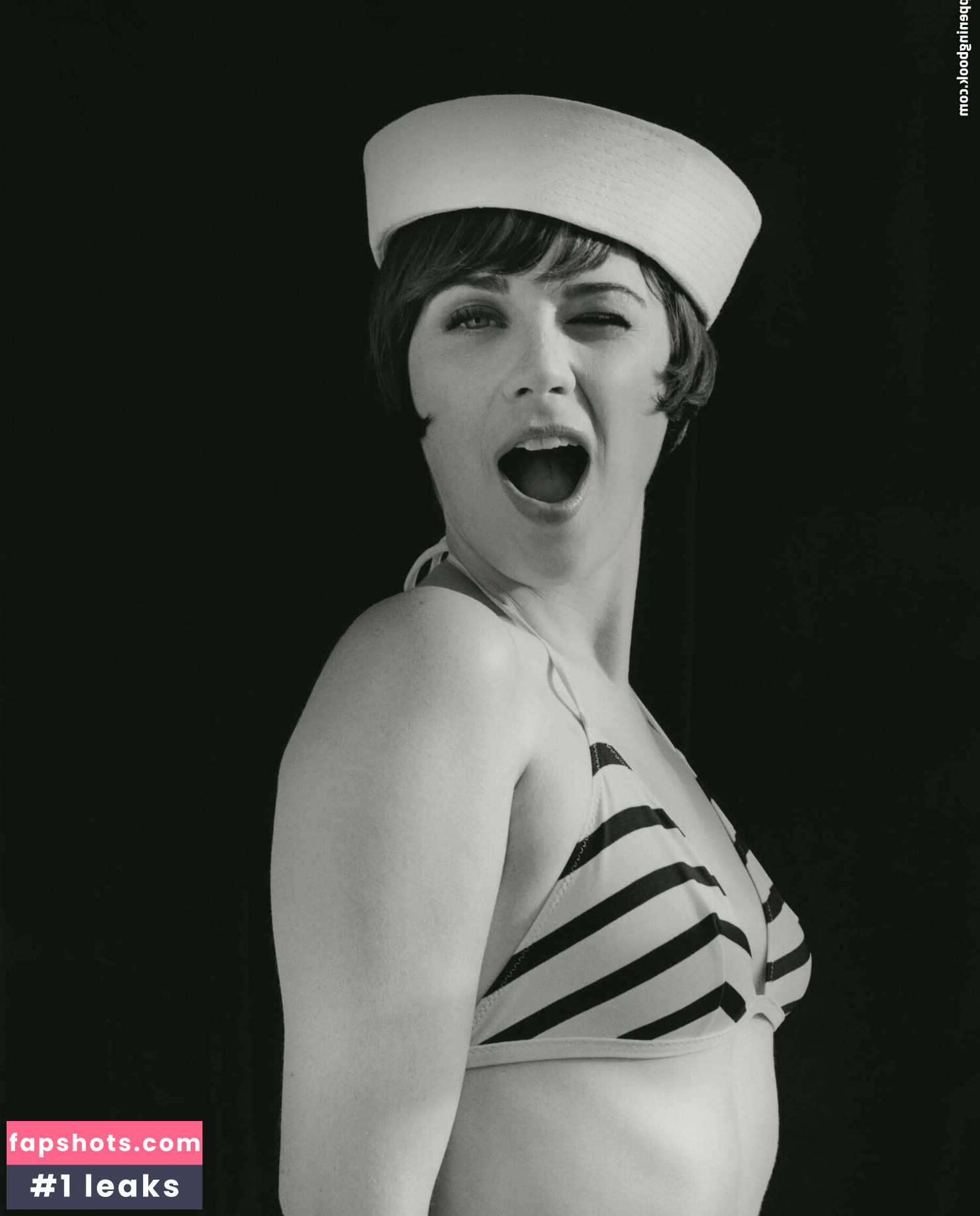 Zooey Deschanel gallery photo #42