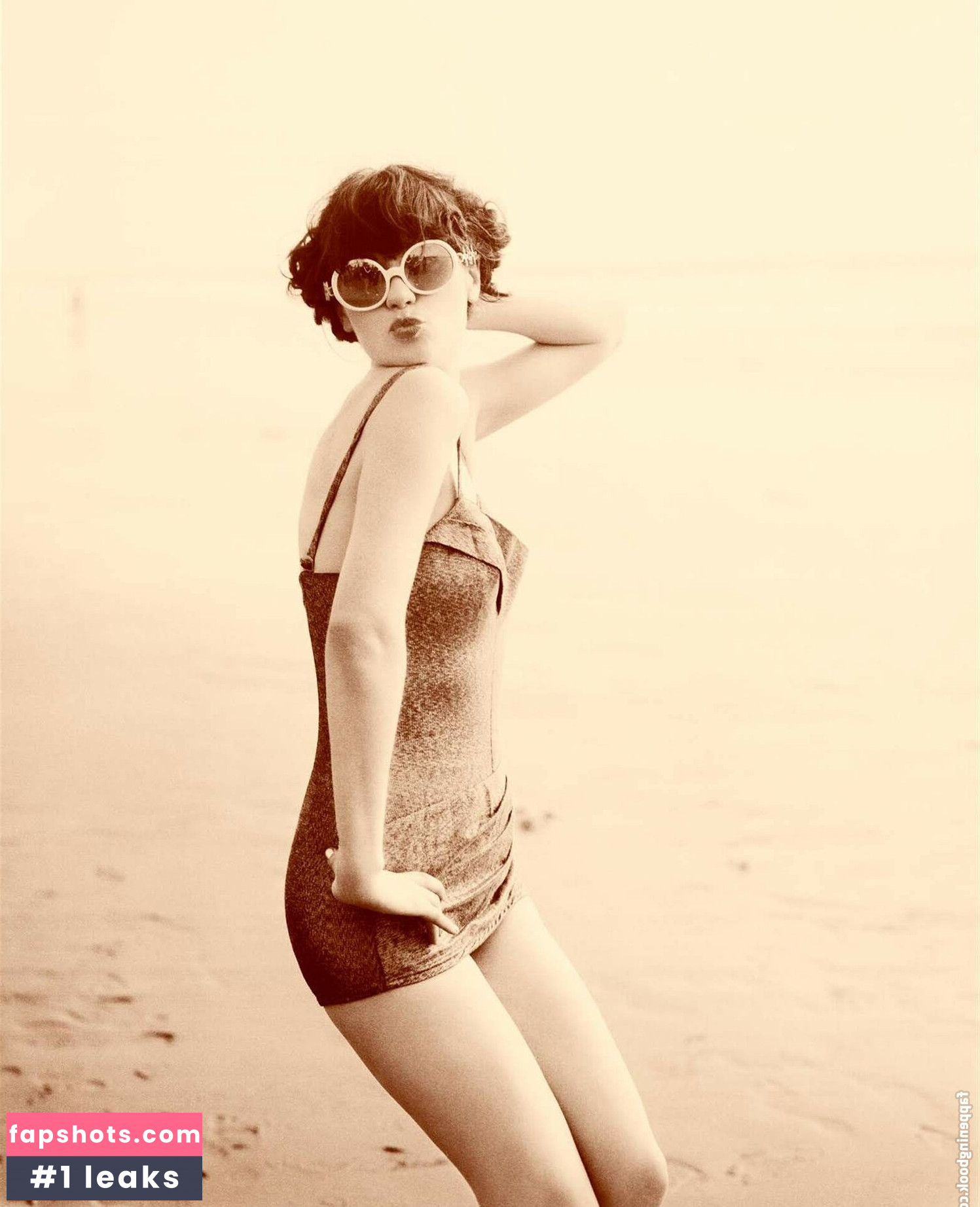 Zooey Deschanel gallery photo #45