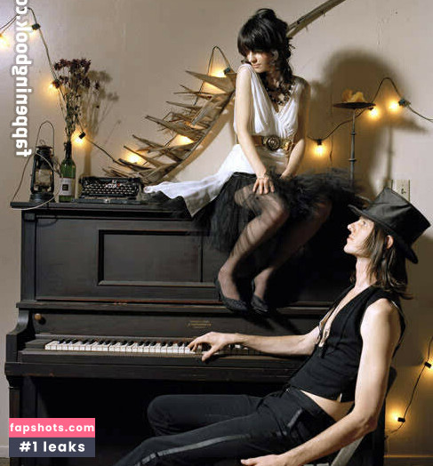 Zooey Deschanel gallery photo #51